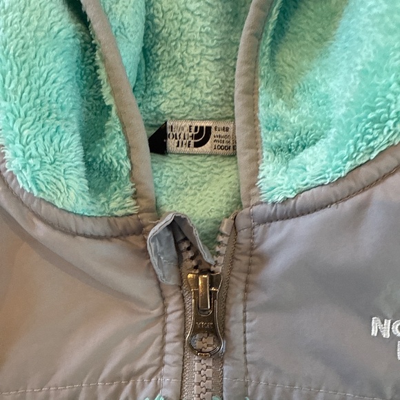 North Face kids zip up hoodie - Picture 3 of 5